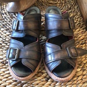 Like new Women’s size 7 Freebird Caprice Black Distressed Sandals!